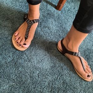 Flat sandals